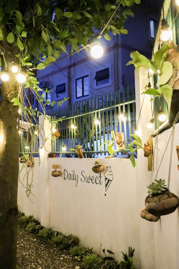 Ocean Breeze Hostel By Daily Sweet Moalboal Exterior foto
