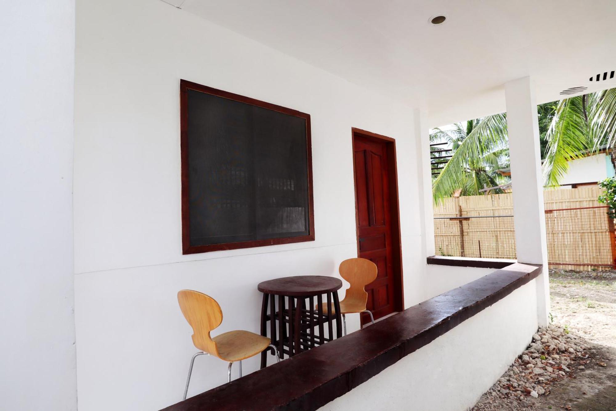 Ocean Breeze Hostel By Daily Sweet Moalboal Exterior foto